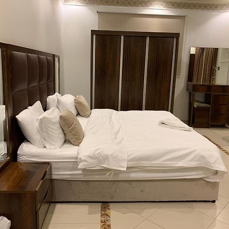 Friday Suites Ал Ула Екстериор снимка