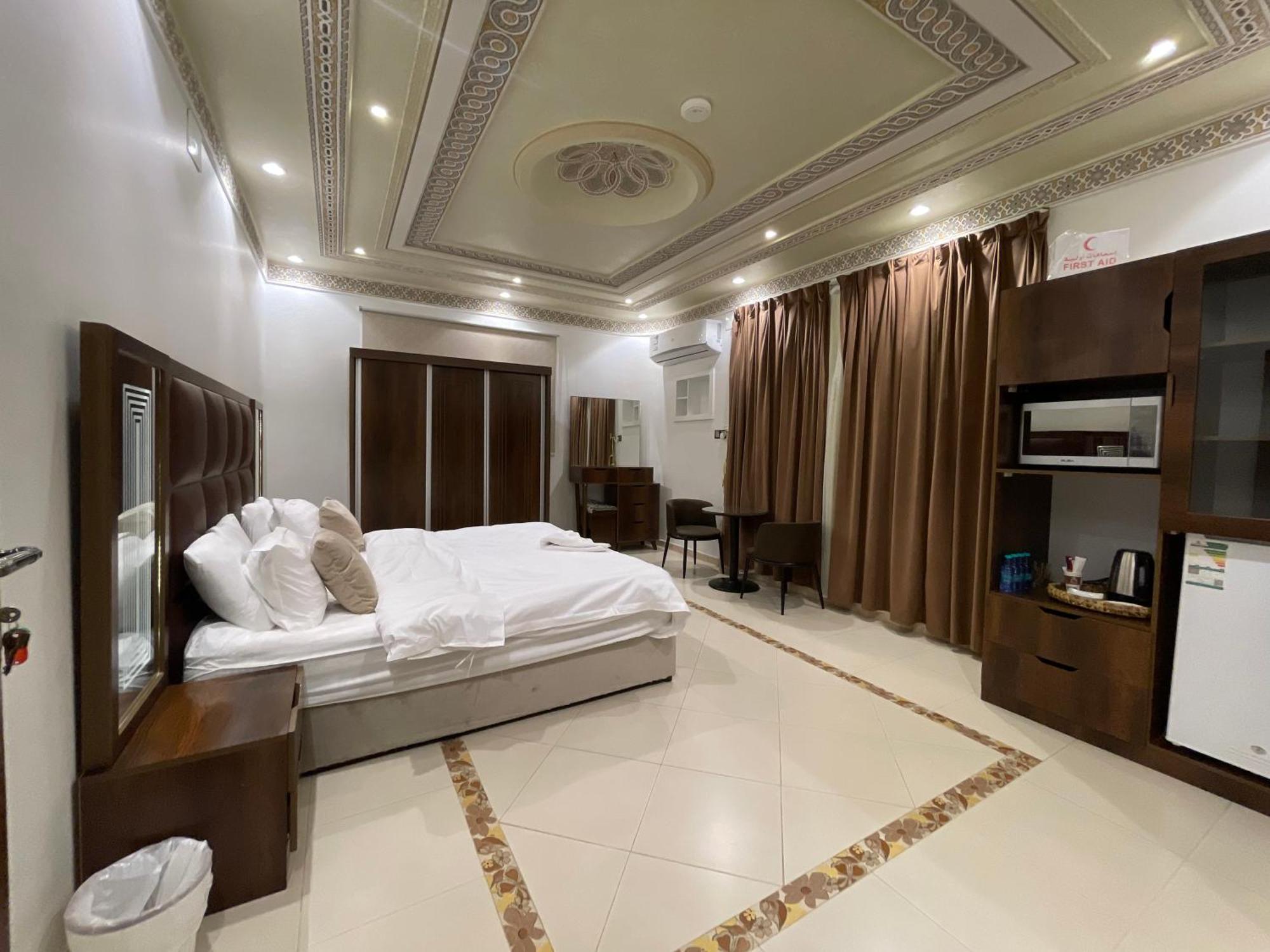 Friday Suites Ал Ула Екстериор снимка