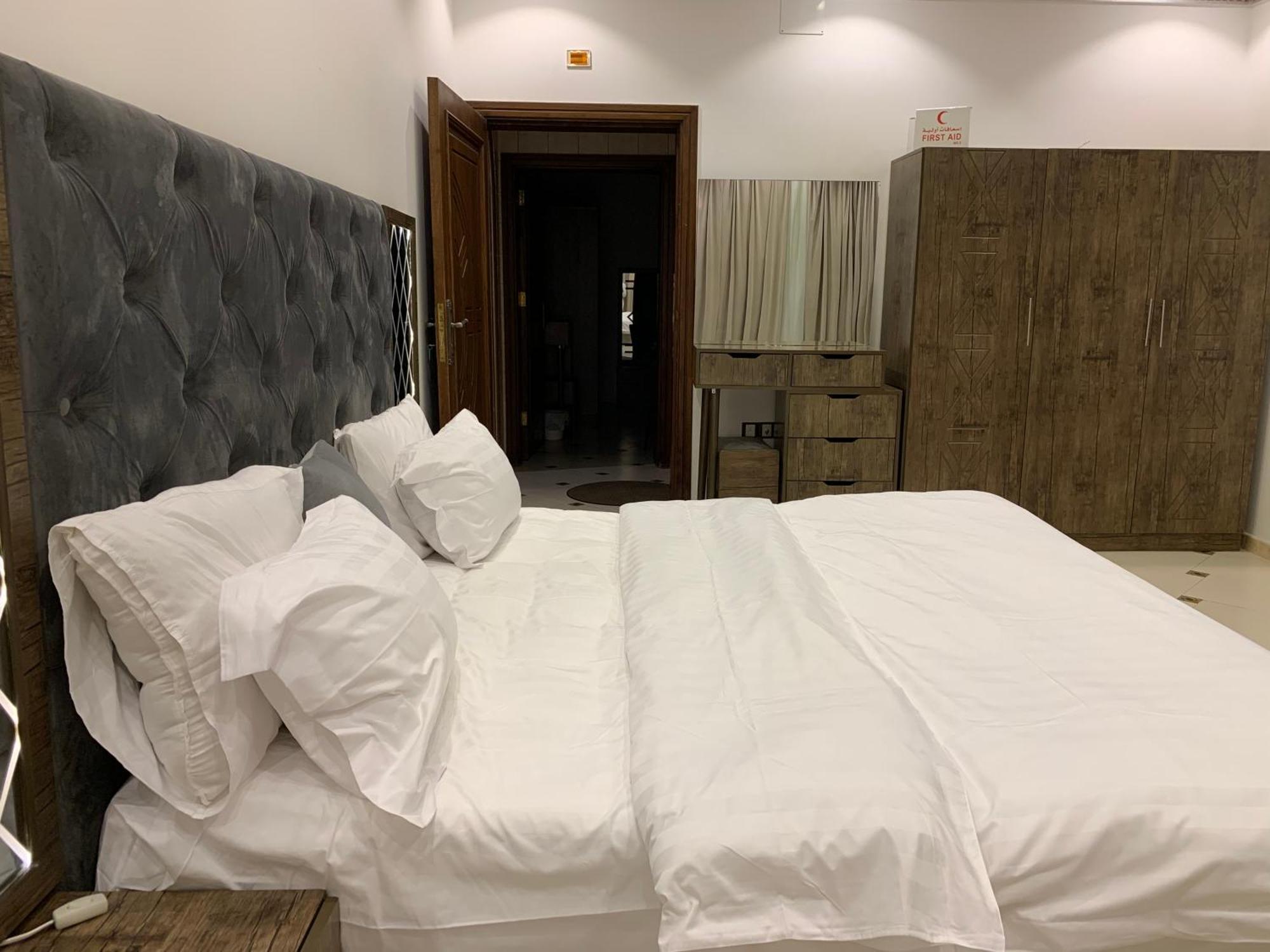 Friday Suites Ал Ула Екстериор снимка