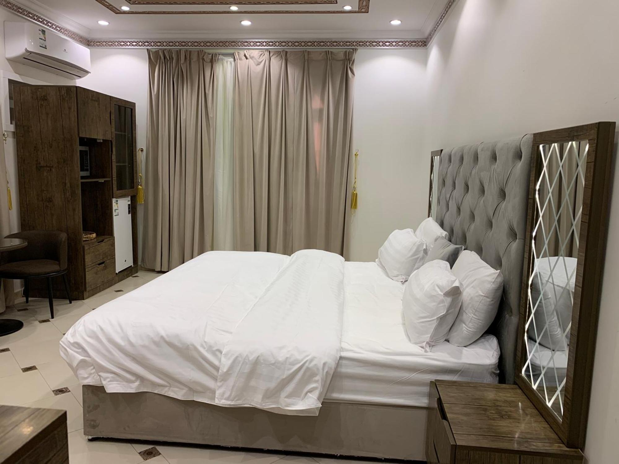 Friday Suites Ал Ула Екстериор снимка
