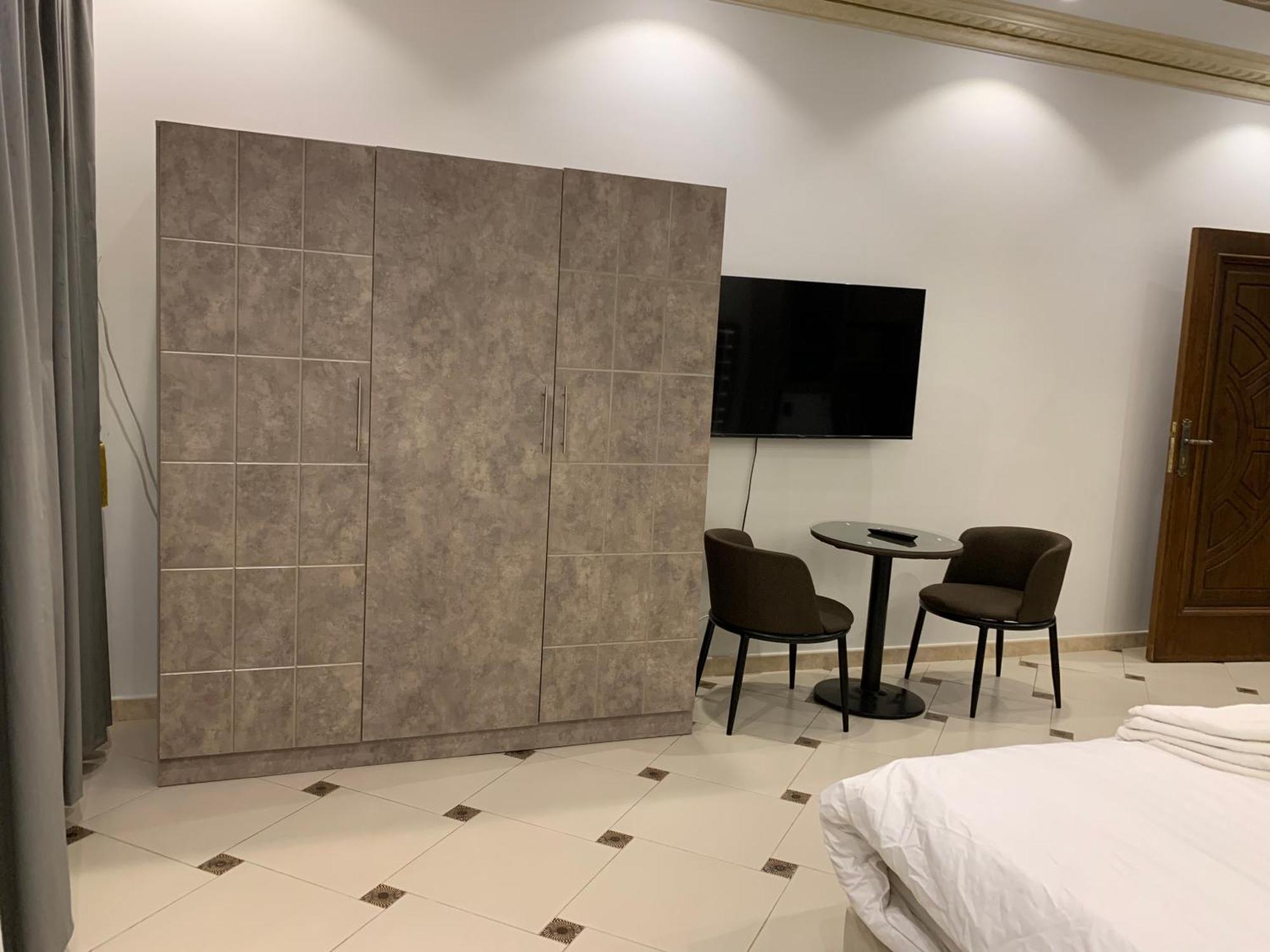 Friday Suites Ал Ула Екстериор снимка