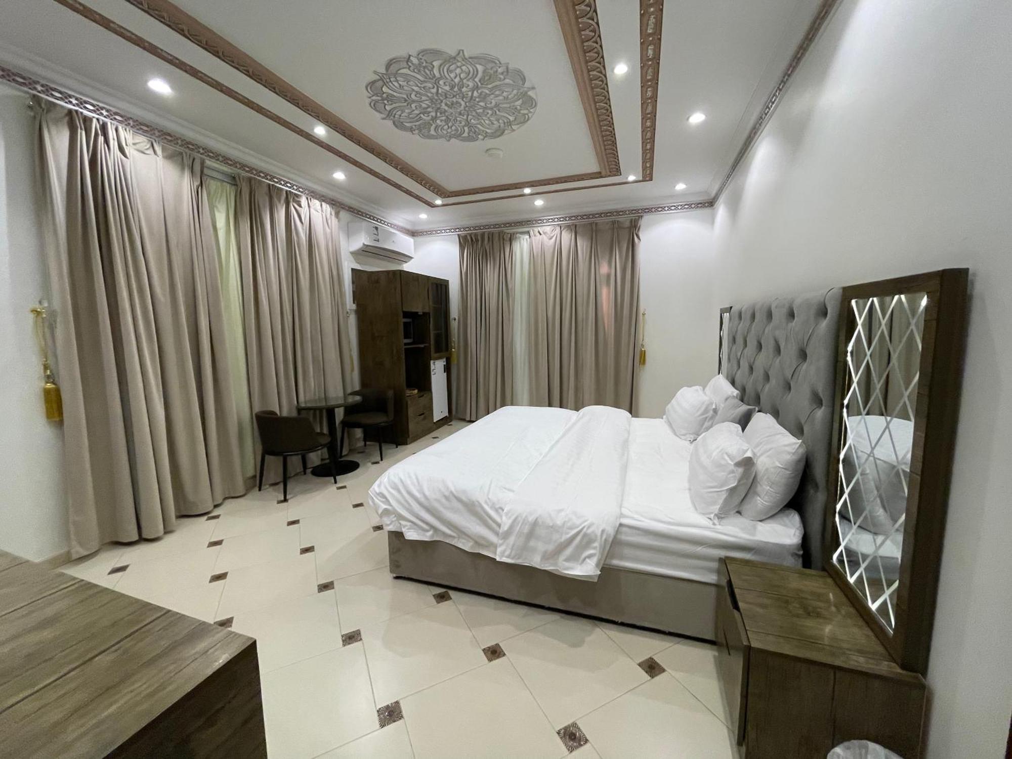 Friday Suites Ал Ула Екстериор снимка