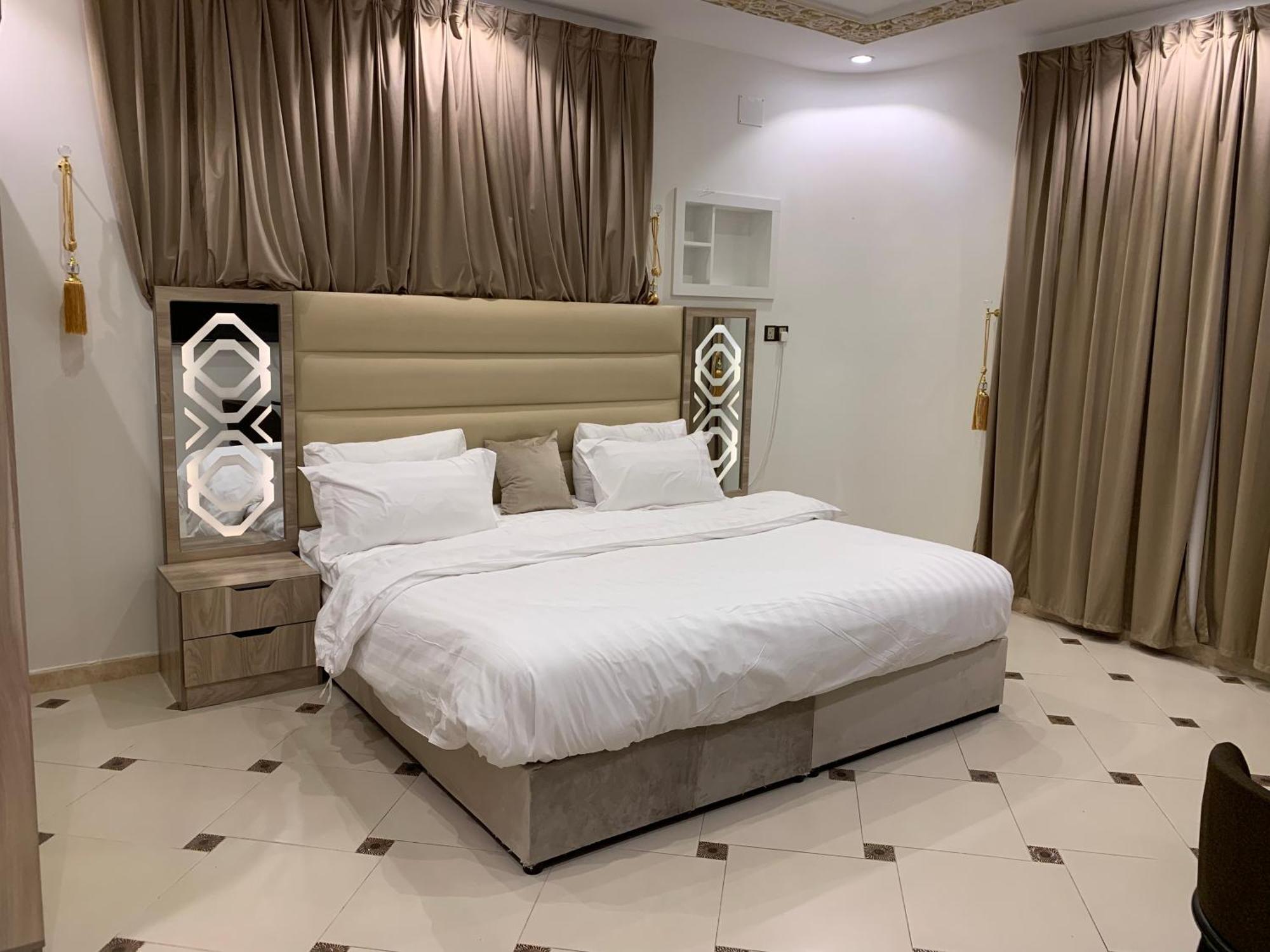 Friday Suites Ал Ула Екстериор снимка
